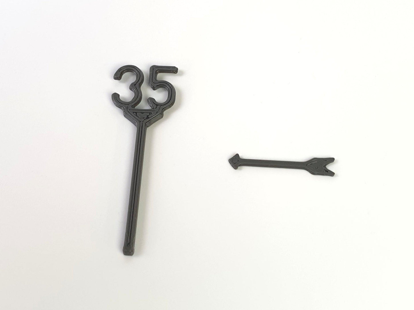 35 mph O gauge scale model BR speed limit sign with separate directional arrow - Three Peaks Models
