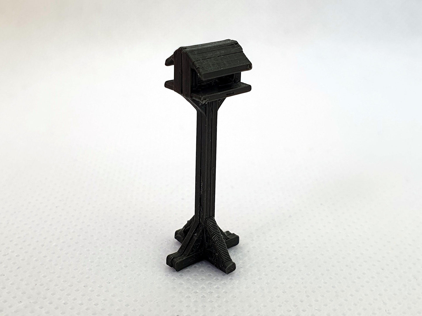 O gauge scale model of a bird table - Three Peaks Models