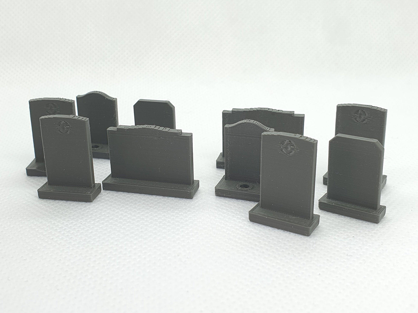 O gauge scale models of modern gravestones - Three Peaks Models