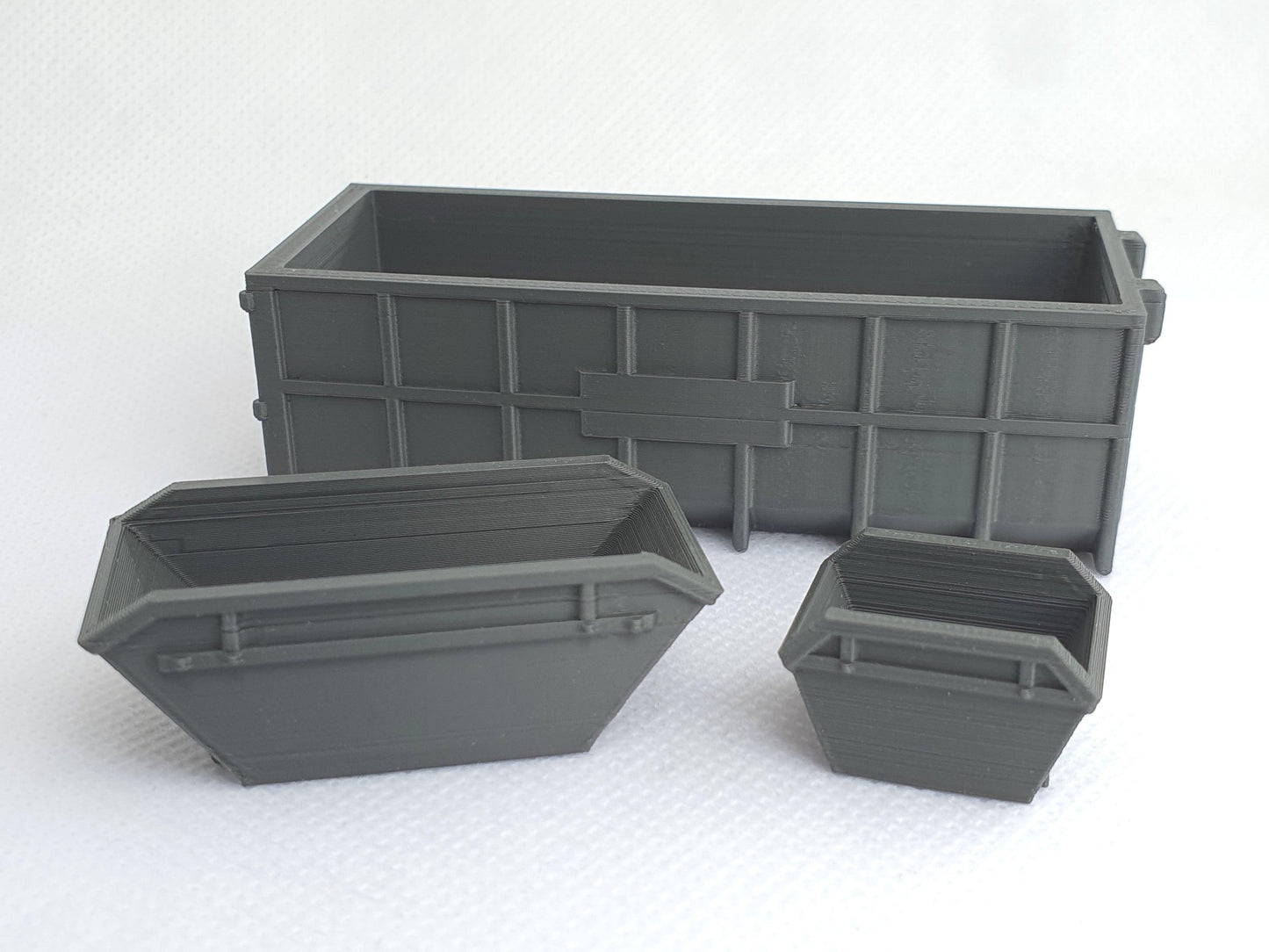 OO gauge scale model skips with sizes commerical 30-yard, 8-yard and 4-yard - Three Peaks Models