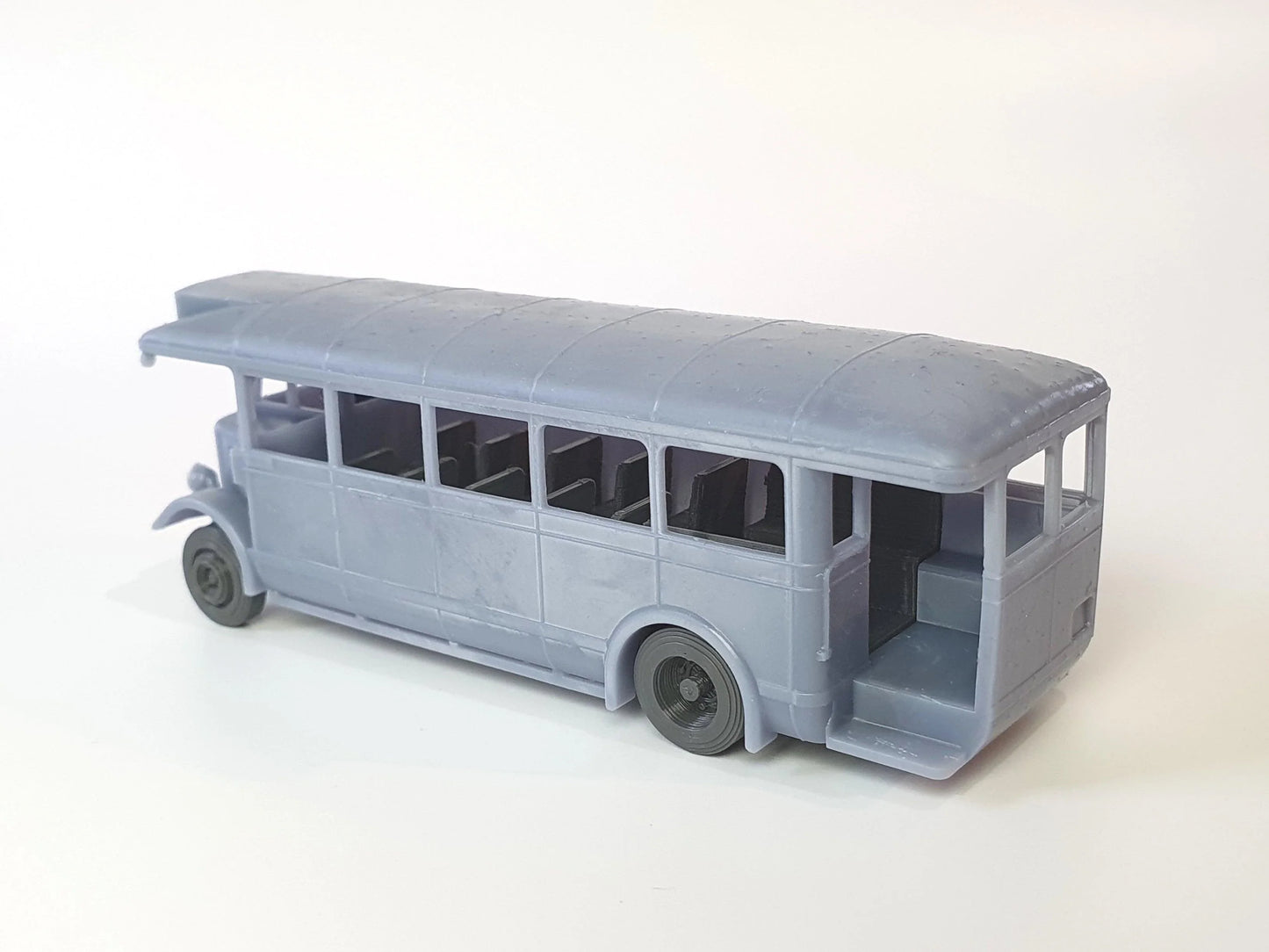 Side view of OO gauge (1:76) scale model rear entrance country London 1T1 AEC regal bus - Three Peaks Models