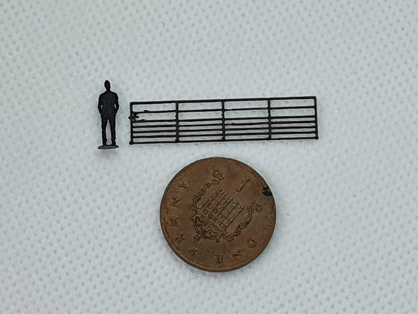 N gauge scale model 16ft steel 7 bar farm gate - Three Peaks Models