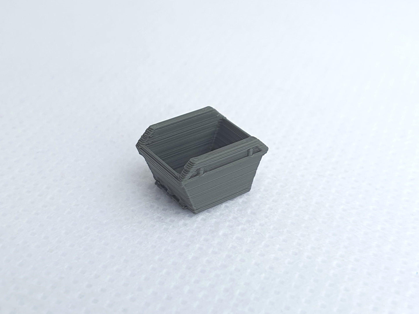 N gauge scale model 4-yard skip - Three Peaks Models