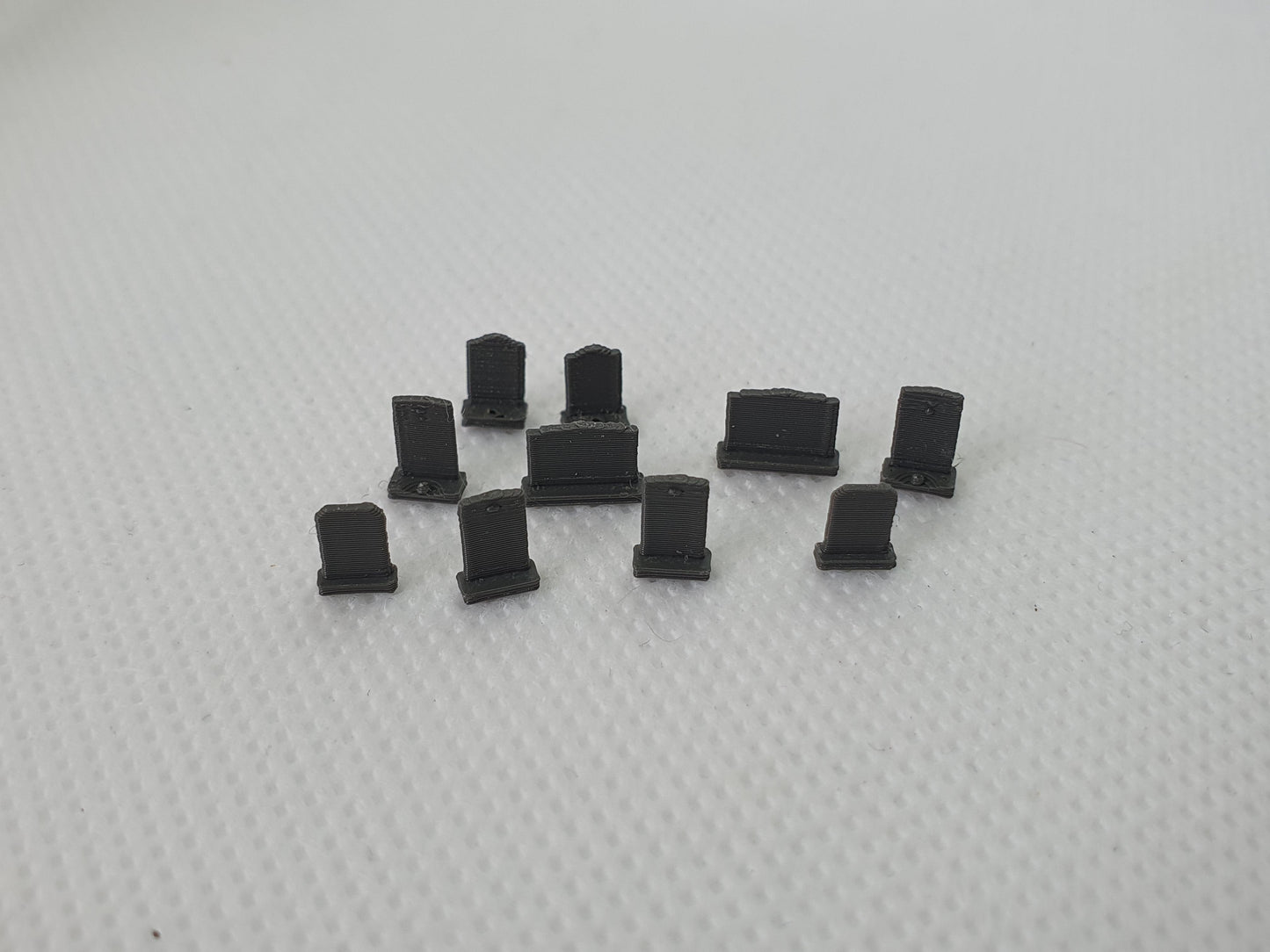 N scale models of modern gravestones - Three Peaks Models