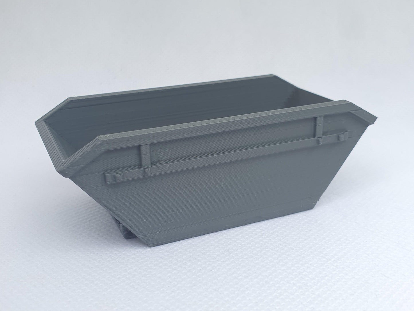 O gauge scale model 8-yard skip - Three Peaks Models