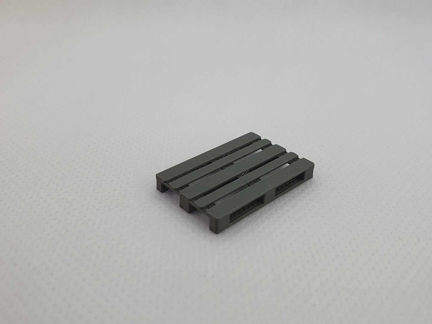 O gauge scale model of a euro pallet - Three Peaks Models