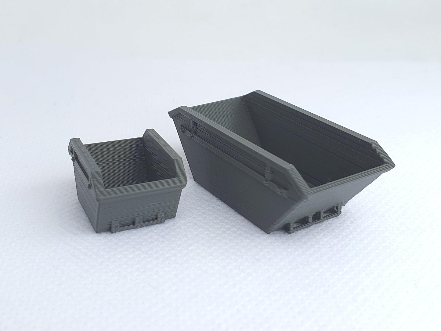OO gauge scale models of an 8-yard skip and a 4-yard skip - Three Peaks Models