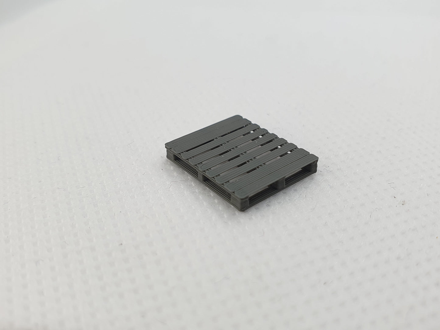 OO gauge UK pallet scale model - Three Peaks Models
