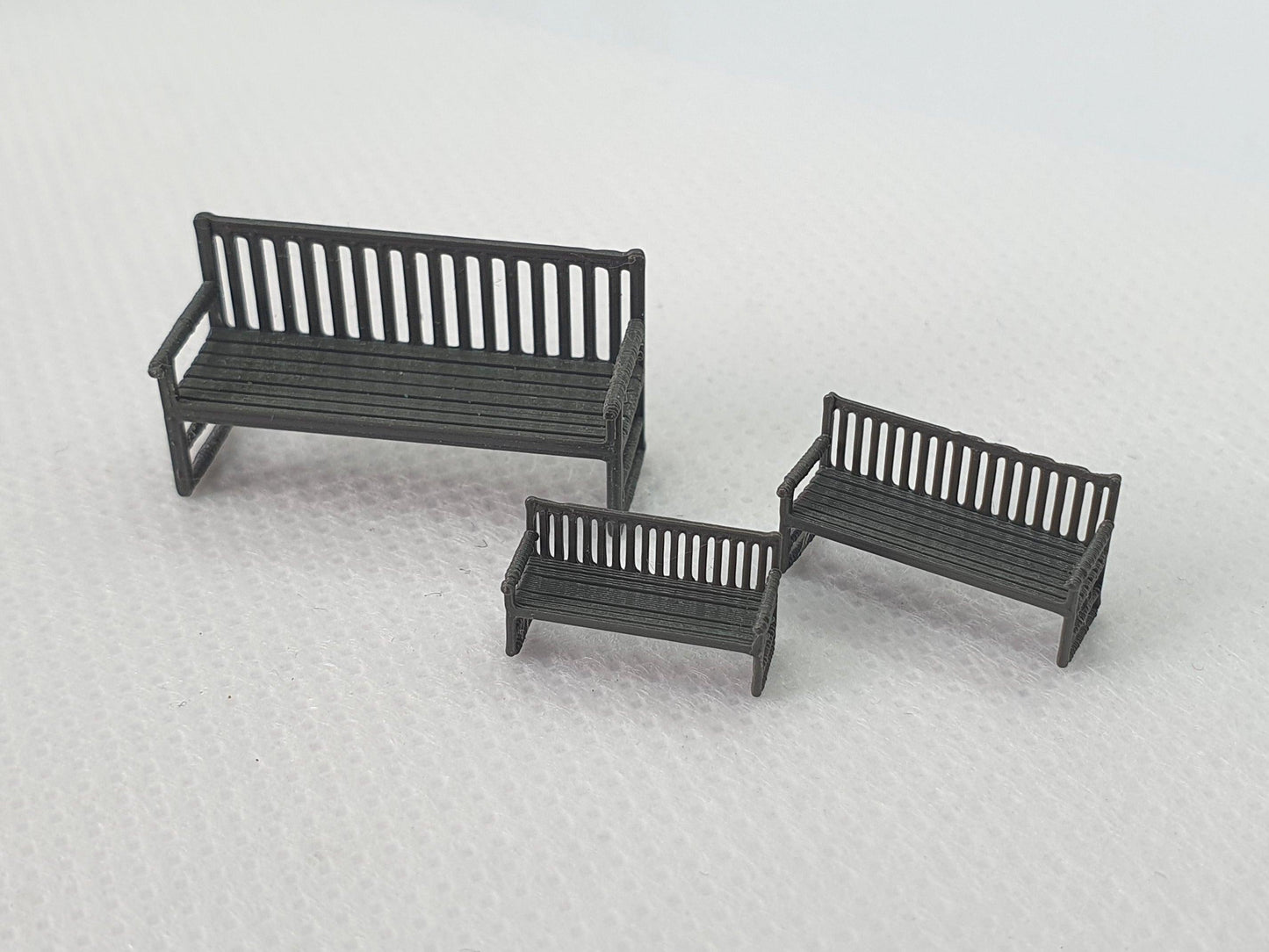 Scale model of park benches in OO, TT and N gauge - Three Peaks Models