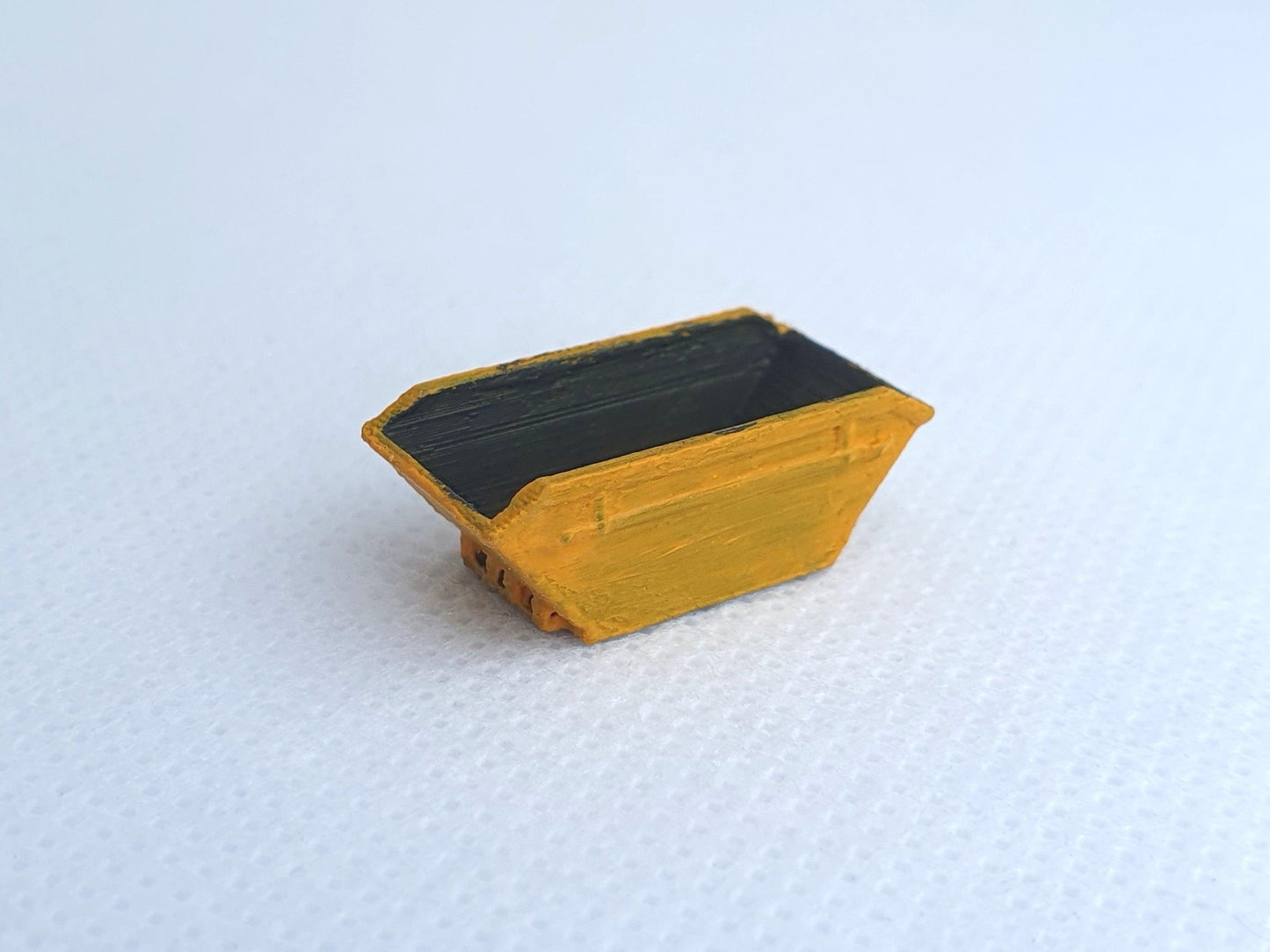 Painted N gauge scale model 8-yard skip - Three Peaks Models
