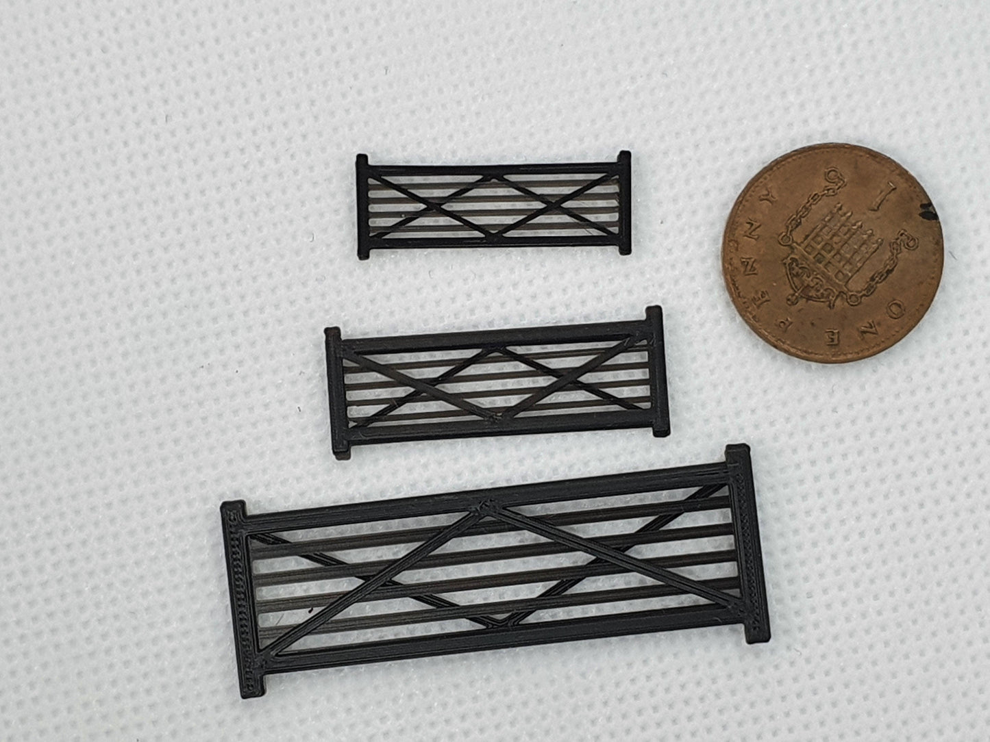 Models of a wooden farm field gate in OO, TT, and N scale - Three Peaks Models