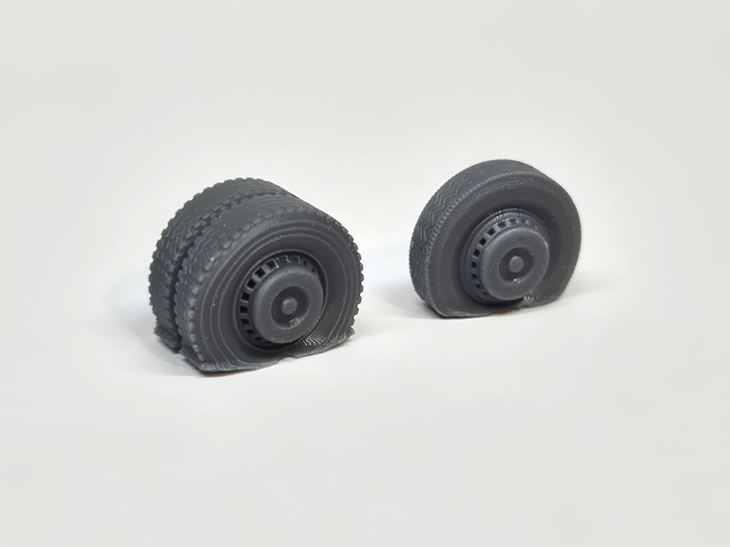 OO (1:76) scale model flat front and back tyres on Duple coach wheels - Three Peaks Models