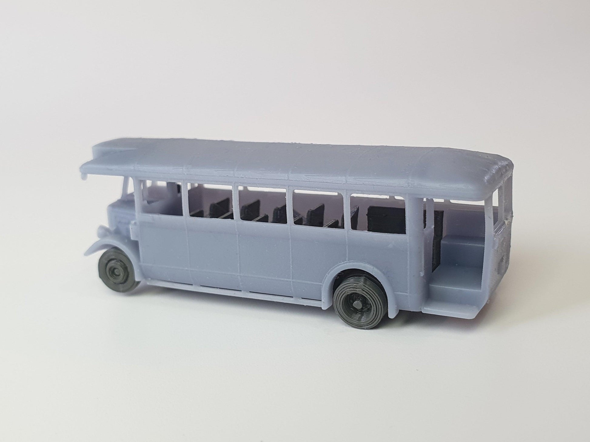 N gauge preserved version London 1T1 AEC Regal scale model bus - Three Peaks Models