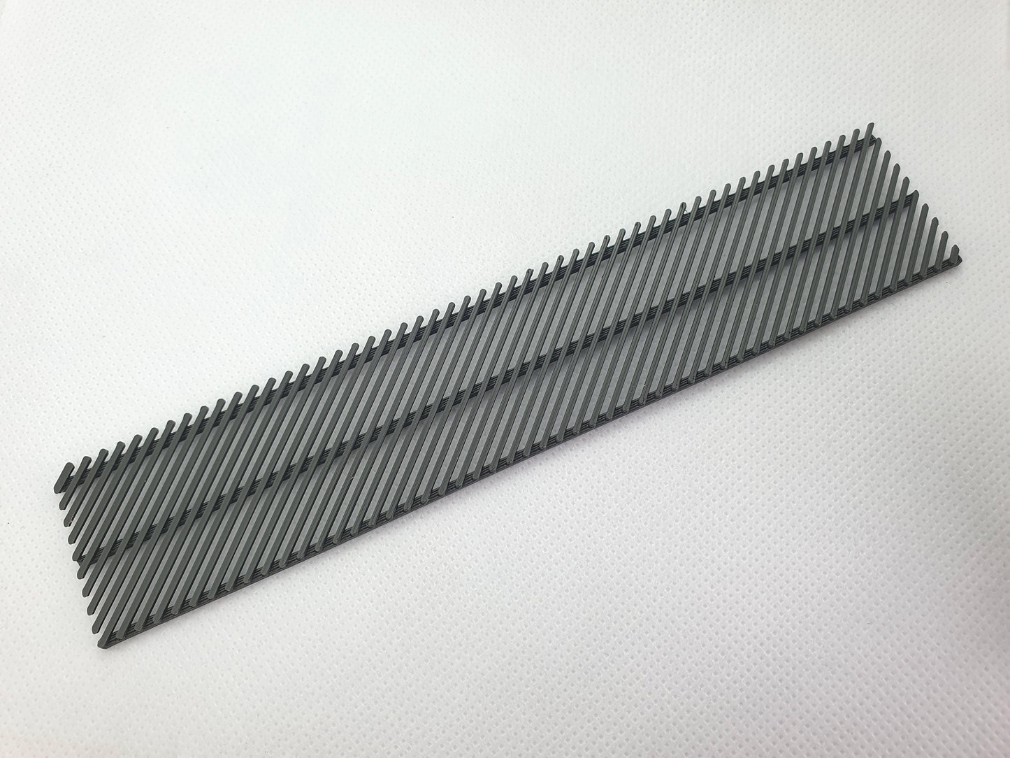 O gauge scale model diagonal fencing - forward sloping panels - Three Peaks Models